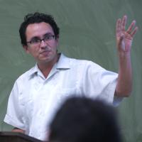 Gustavo Arellano lectures before a class of students.