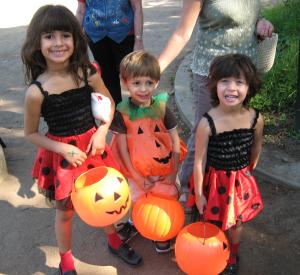 Youngster Enjoy the Halloween Fun at the Arboretum