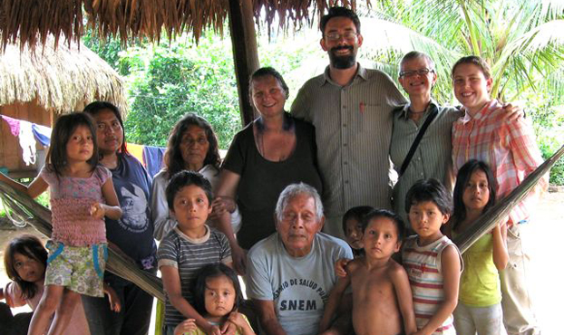 Members of the ZÃ¡paro tribe with anthropologists.