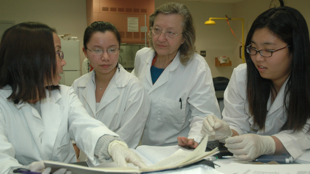 Maria Linder and three students in the lab.