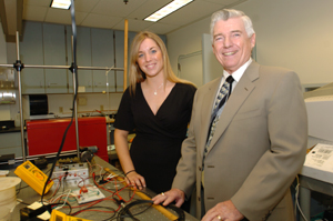 CSUF alumnus Dan Black with a student in a lab.