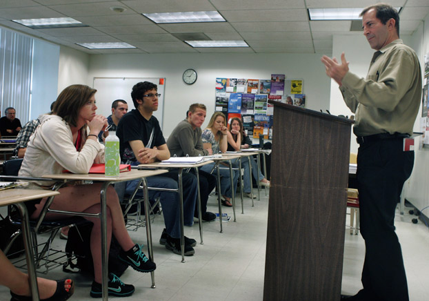 Jeff Gottlieb talks to a political science class.