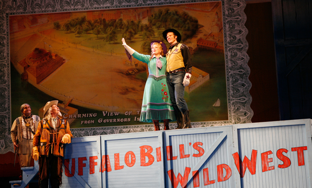Voight and Gilfrey on stage as Annie Oakley and Frank Butler.