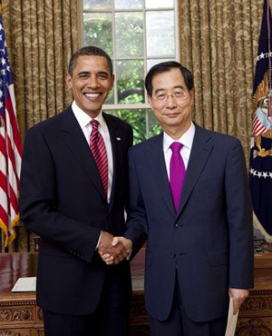 Duk-Soo Han, South Korea's ambassador to the U.S., with U.S. President Barack Obama in the White House