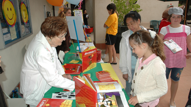 Children are shown various books on display.