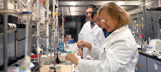 Maria Linder and grad students working in a chemistry lab