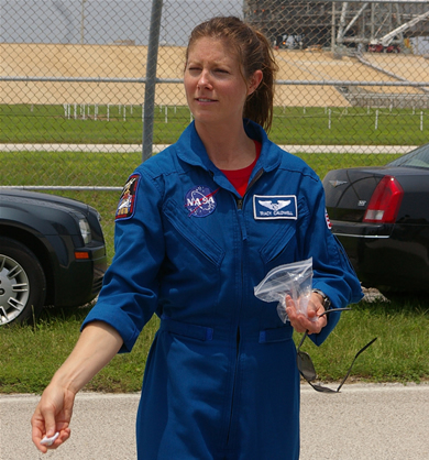 Because of health quarantine regulations, family and friends gave their best wishes to Tracy Caldwell from a distance. In this photo, Tracy tosses souvenir chocolate bars to her guests.