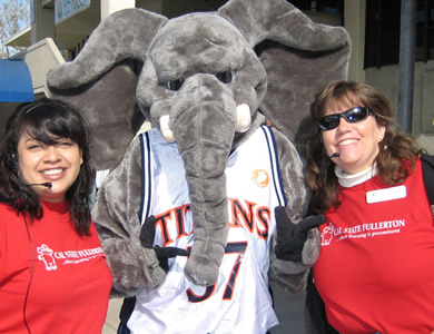 CSUF Welcome Day staff pose with Tuffy